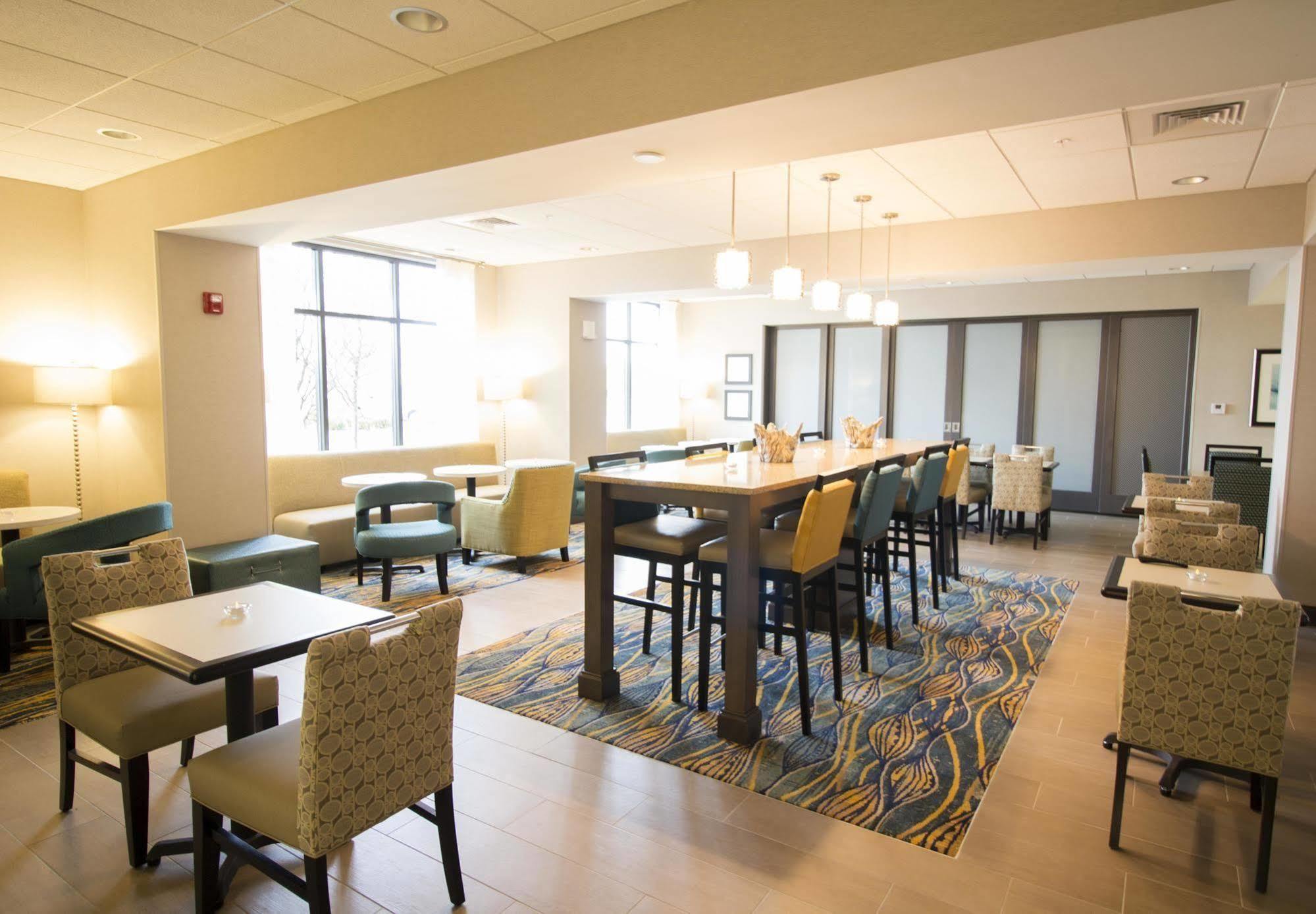 Hotel Hampton Decatur, Mt. Zion, Il 3*