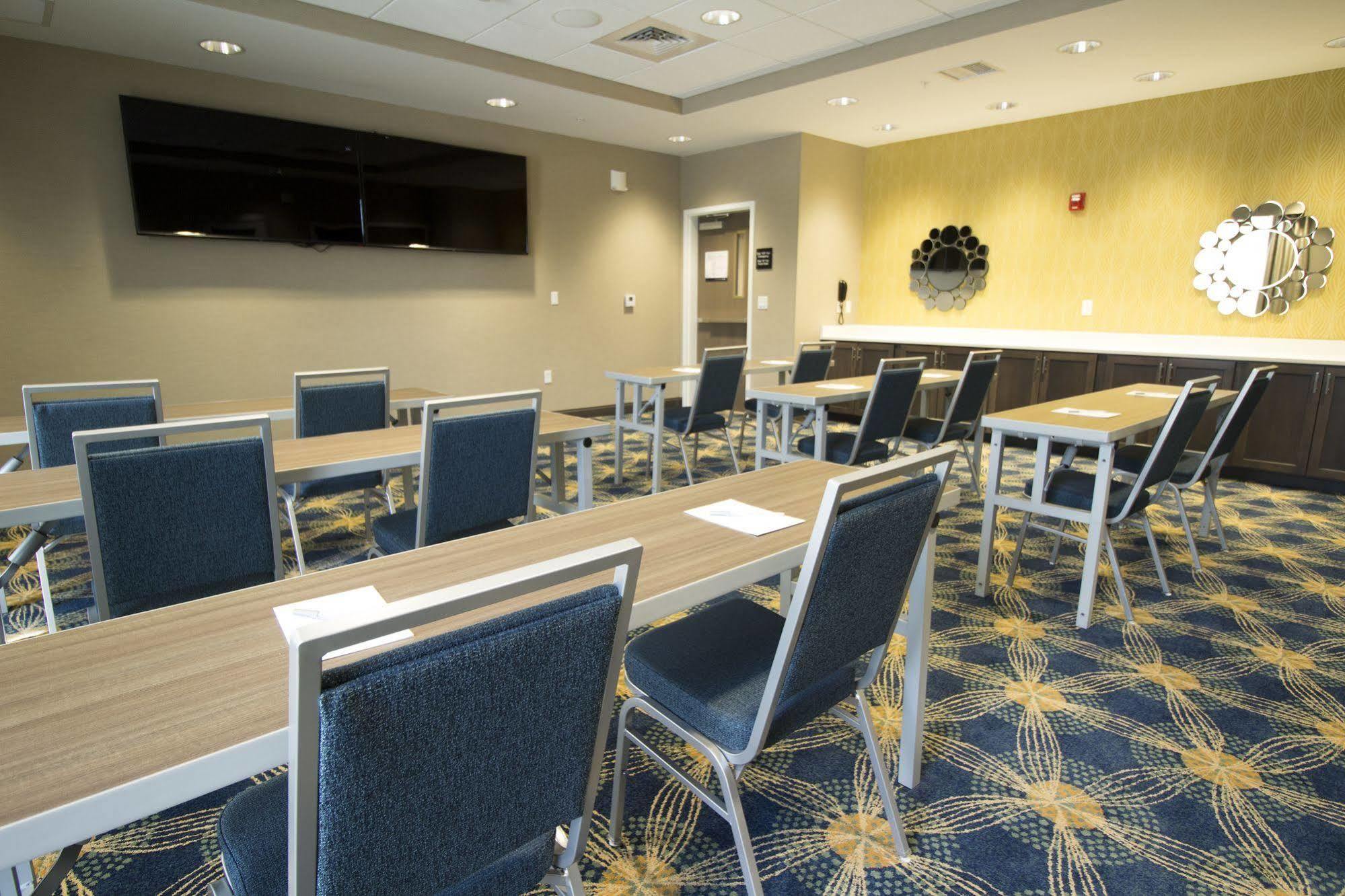 Hotel Hampton Decatur, Mt. Zion, Il 3*